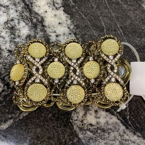 La chateau cuff bracelet NWT